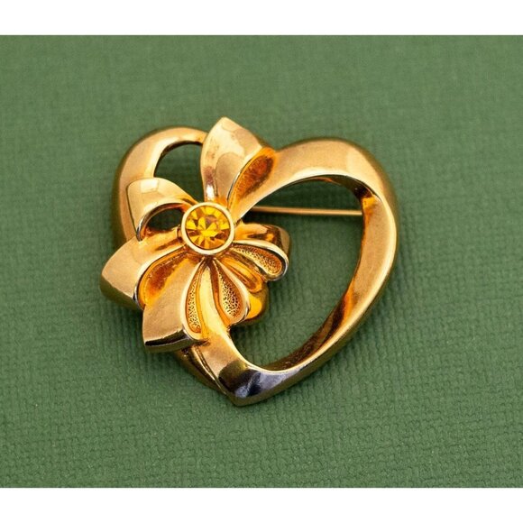 Vintage Victorian Gold Tone Gemstone Heart Brooch by Avon K1 - Picture 1 of 2